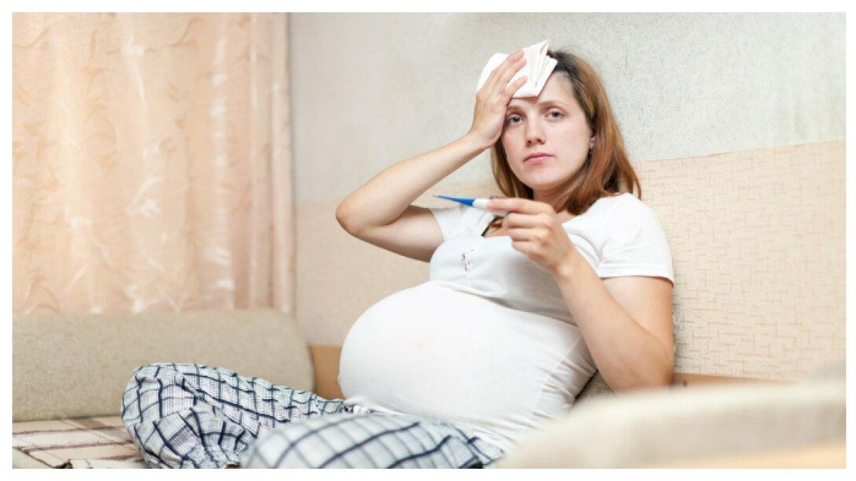GEJALA SAAT HAMIL - Gejala flu seperti hidung tersumbat dan mual juga bisa muncul saat kehamilan. Meski mirip flu, ini biasanya disebabkan oleh perubahan hormon yang memengaruhi tubuh.