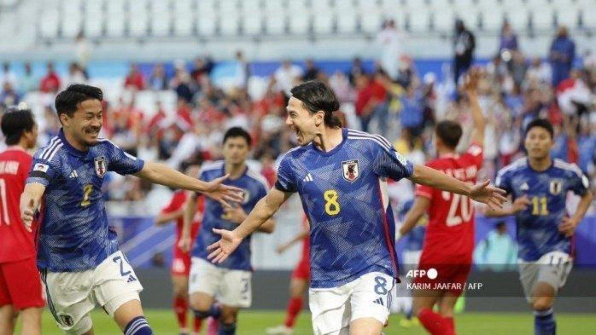 Gelandang Jepang #08 Takumi Minamino melakukan selebrasi setelah mencetak gol pertama timnya pada pertandingan sepak bola Grup D Piala Asia AFC Qatar 2023 antara Jepang dan Vietnam di Stadion Al-Thumama di Doha pada 14 Januari 2024. Hasil Piala Asia 2023: brace Takumi Minamino antarkan Jepang menang 4-2 dari Vietnam, tim Samurai Biru nangkring di puncak Grup D sementara.