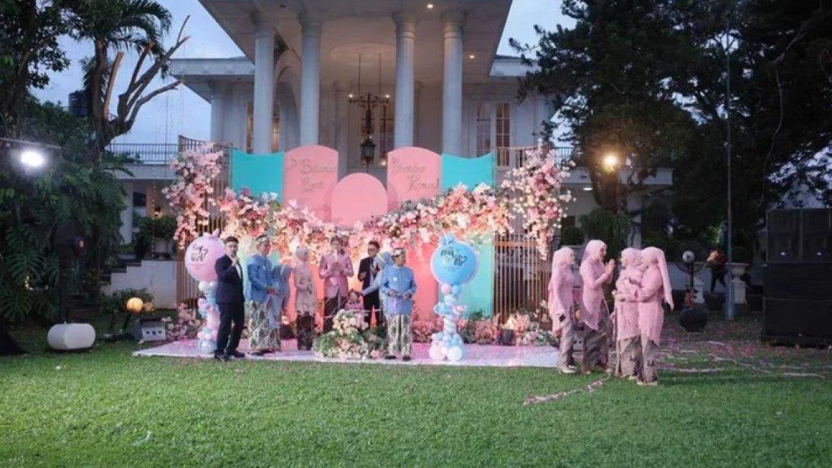 Geng Mamayu tampak terlibat sejak awal hingga akhir acara berlangsung, tak terkecuali Kesha Ratuliu yang juga sedang berbadan dua.