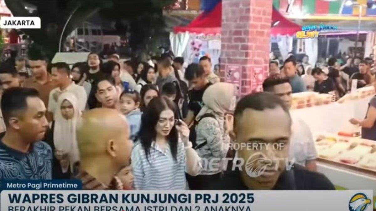 GIBRAN DAN SELVI KUNJUNGI PRJ - Tak hanya sekadar berjalan-jalan, Gibran dan Selvi tampak menikmati waktu berkualitas bersama anak-anak mereka. 