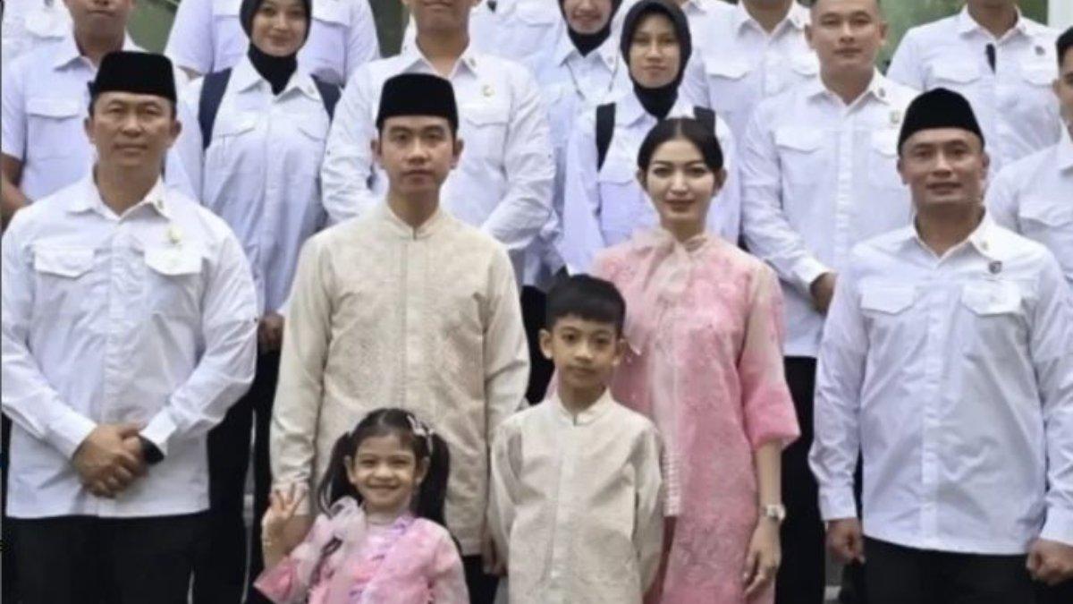 PENAMPILAN SELVI ANANDA SAAT LEBARAN - Gibran dan putra sulungnya, Jan Ethes, tampil kompak mengenakan baju koko bernuansa coklat pastel.