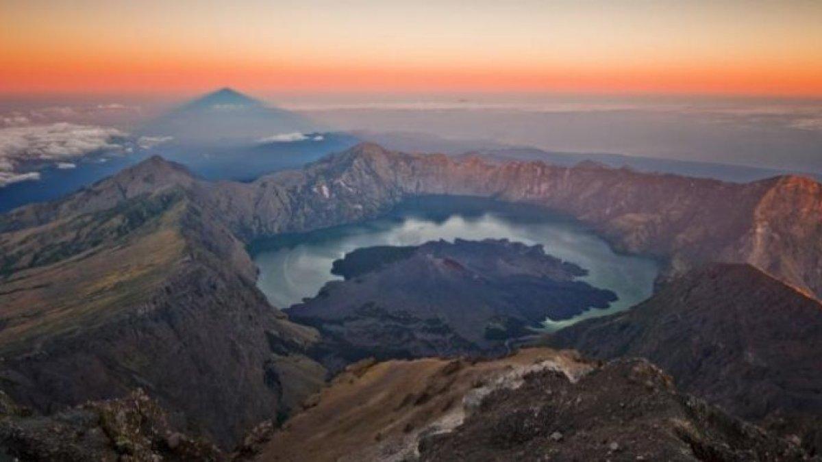 Gunung Samalas, di Pulau Lombok, Nusa Tenggara Barat.