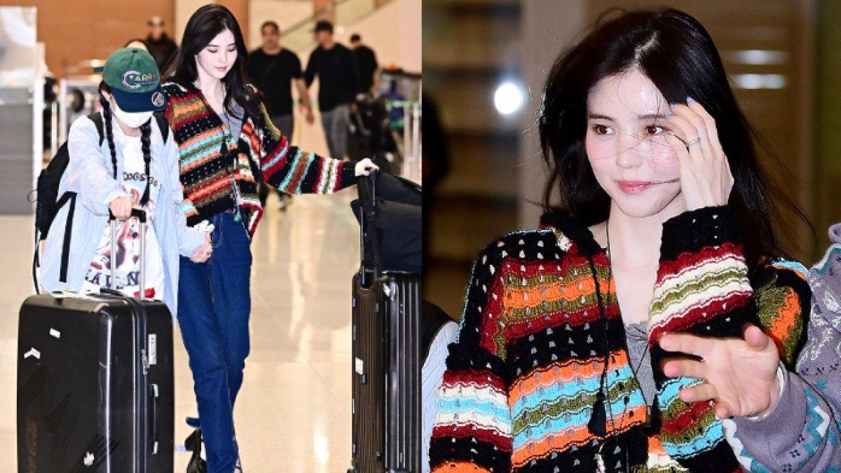 Han So Hee tampil santai saat tiba di Korea Selatan.