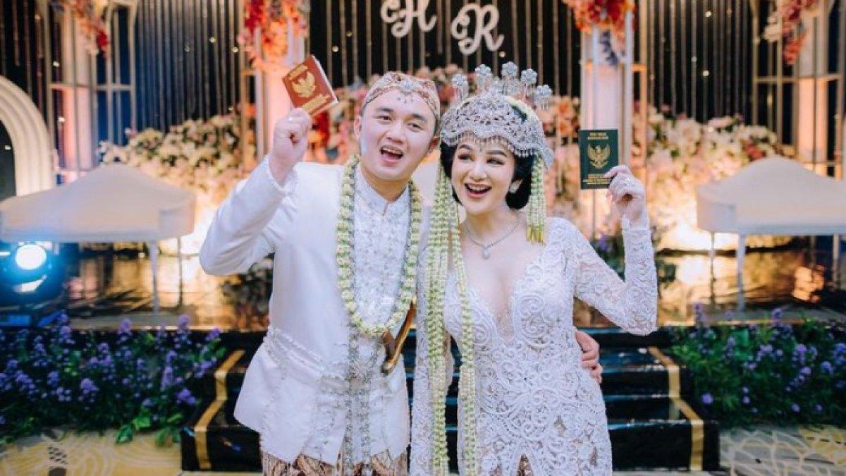 Hana Hanifah gugat cerai suami meski baru sebulan menikah