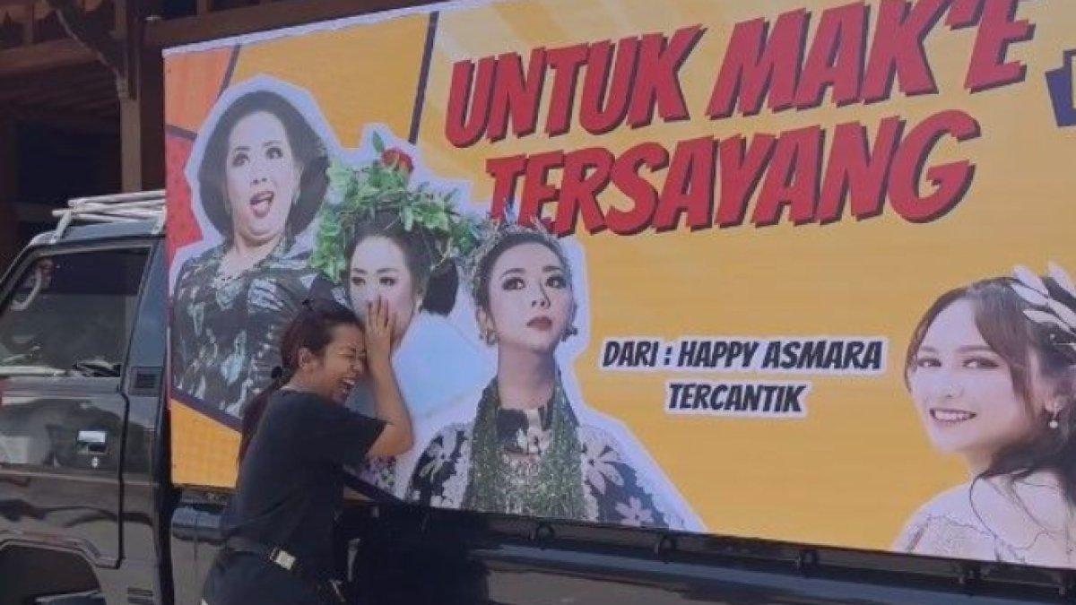 Happy Asmara kirim mobil box gambar Soimah