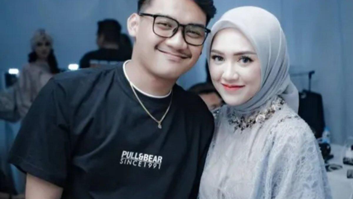 Happy Asmara manggung ditemani Gilga Sahid