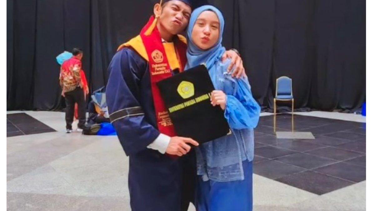 Hersa resmi dipersunting Rizki saat masih berstatus sebagai mahasiswi Universitas Pendidikan Indonesia (UPI) Bandung.
