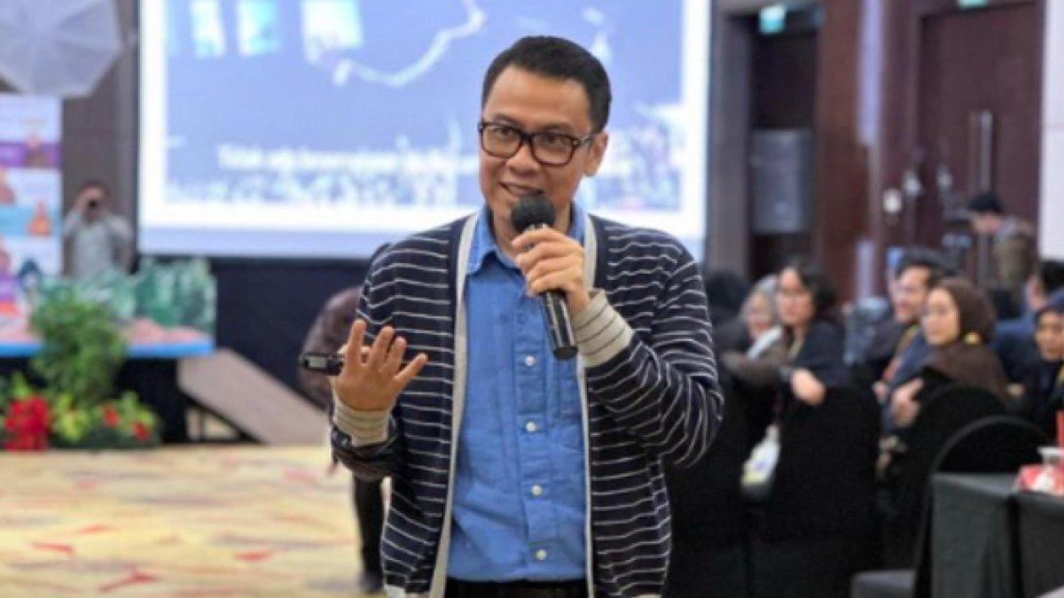 Hilbram Dunar dikenal sebagai presenter acara Mario Teguh Golden Ways di Metro TV
