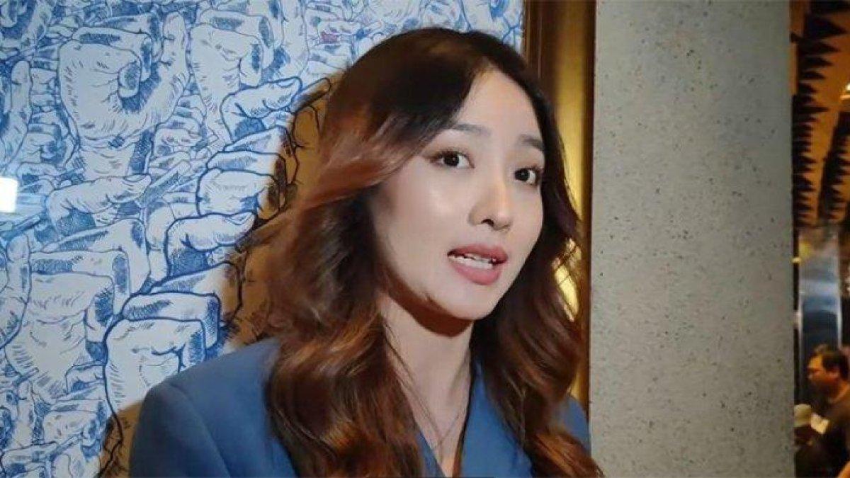 Hingga kini, Wilona hanya mengetahui bahwa yang berjuang untuknya sejak kecil adalah sang mama.