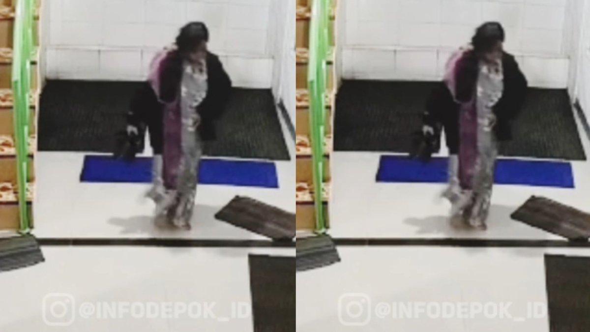 INILAH detik-detik wanita melahirkan seorang diri di musala Depok lalu tinggalkan bayinya, aksinya terekam CCTV.