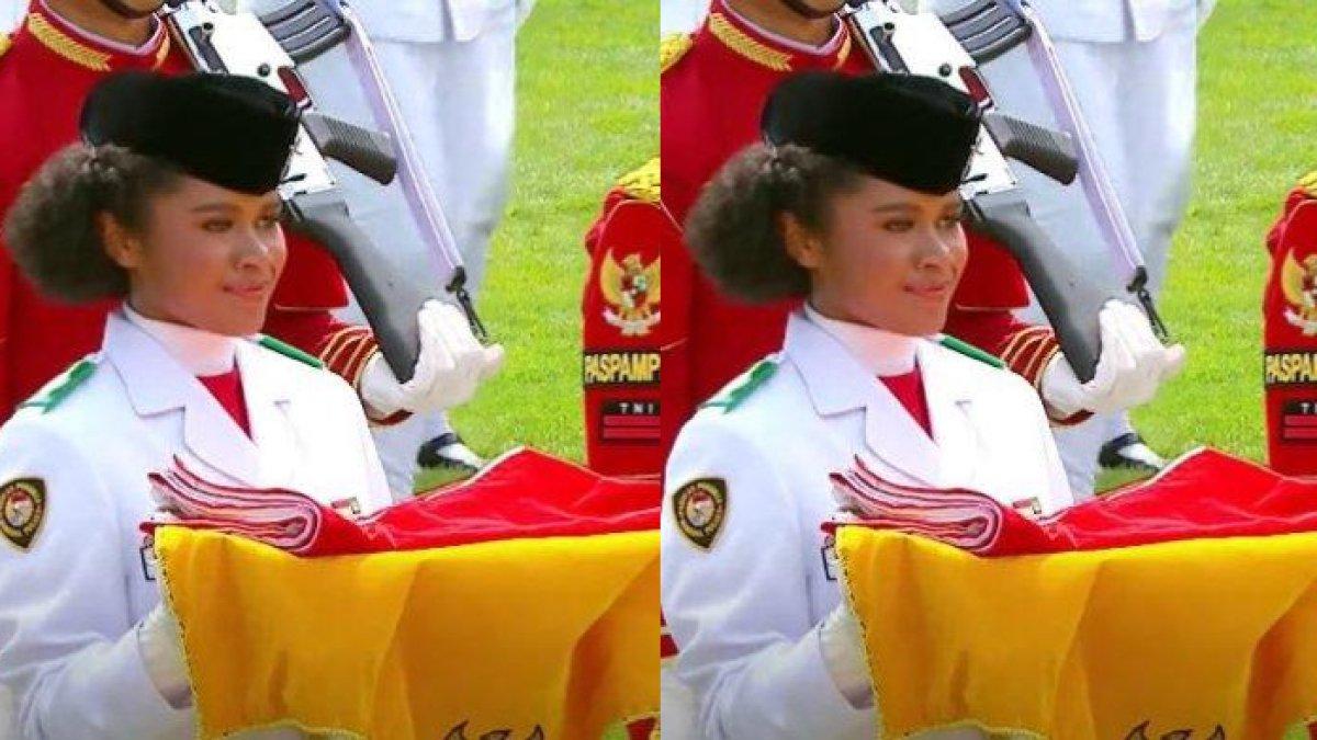 INILAH momen Lilly Indiani tetap tersenyum tenang meski sepatu copot sebelah saat jadi Paskibraka pembawa baki bendera pusaka di istana.