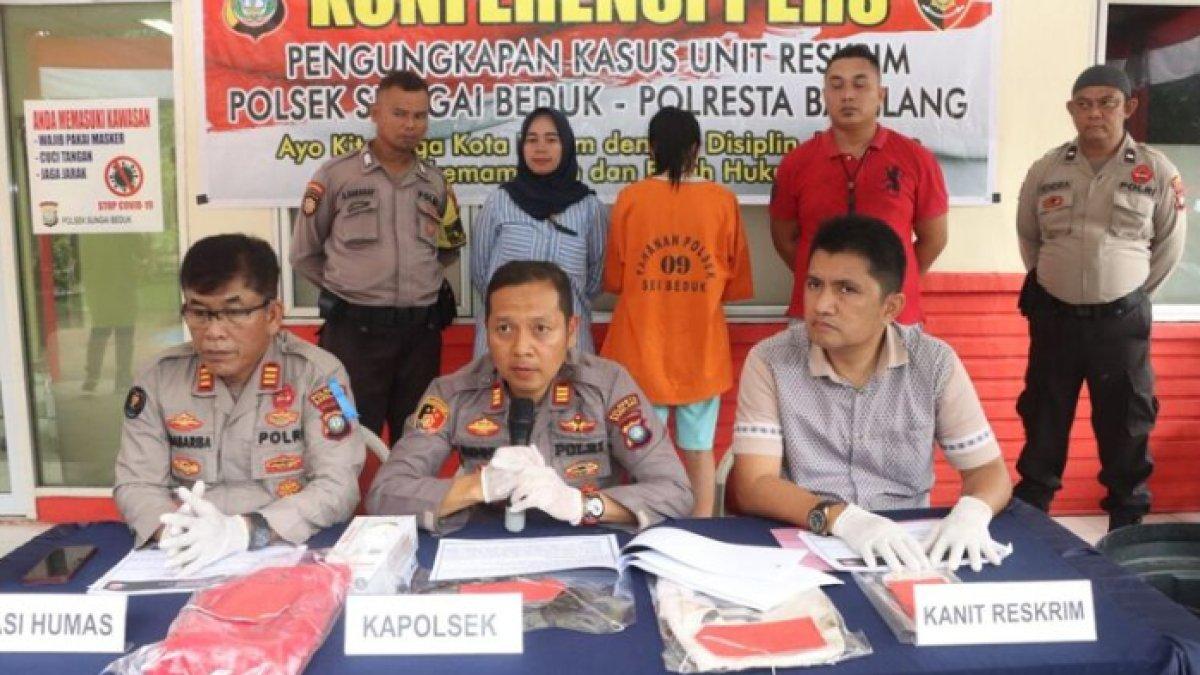 Bayi yang dibunuh dan dibuang di tempat sampah tersebut merupakan bayi dari UAN (21), seorang karyawan di salah satu perusahaan industri yang ada di Kawasan Panbil, Batam. Bayi ini dibunuh dan kemudian dibuang usai dilahirkan, karena pelaku takut dipecat dari pekerjaannya.