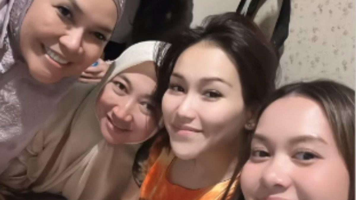 Ibunda Fardhana menjenguk Ayu