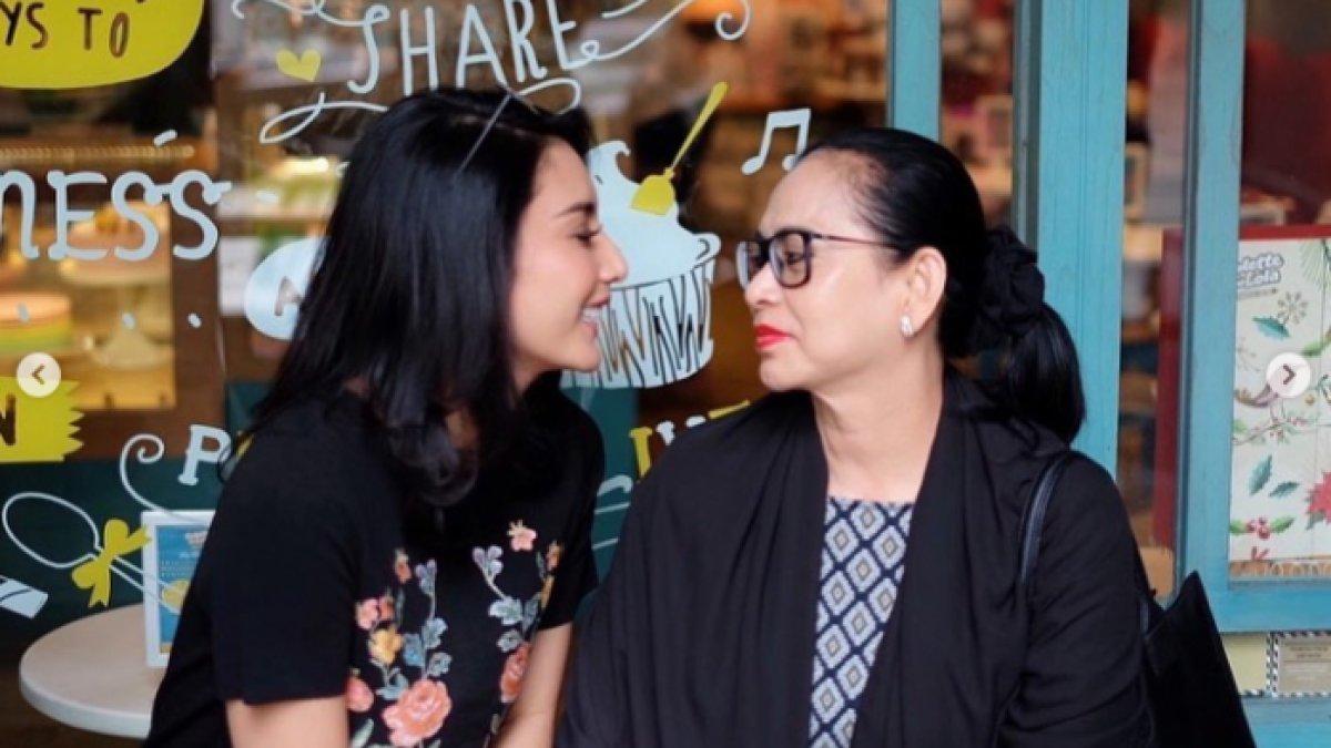 Ibunda Tyas tidak memiliki asuransi.