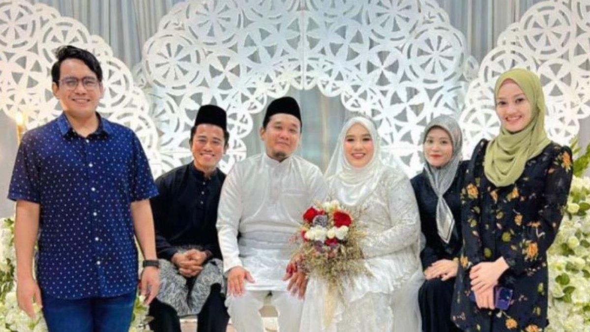 Ika dan sang suami sempat kembali ke lokasi pernikahan di Ampang.