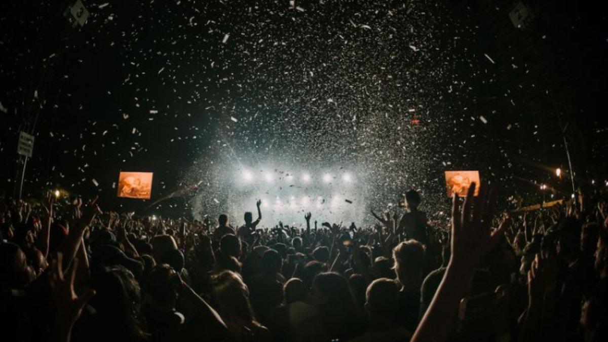 Ilustrasi konser musik, pesta