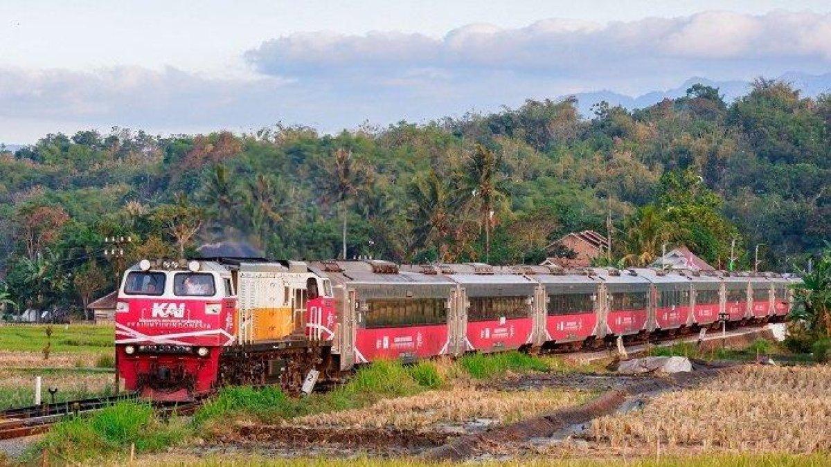 Ilustrasi perjalanan KA Harina yang melayani rute Surabaya-Bandung pulang pergi
