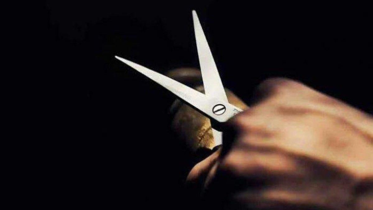 Menggunting rambut kemaluan menjadi cara yang aman untuk dilakukan.