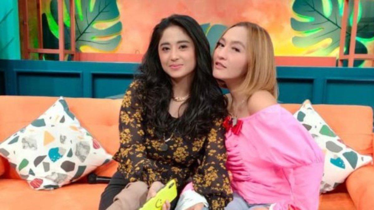 Indah Sari bongkar kelakuan buruk pacar Dewi Perssik, Rully saat di Bali