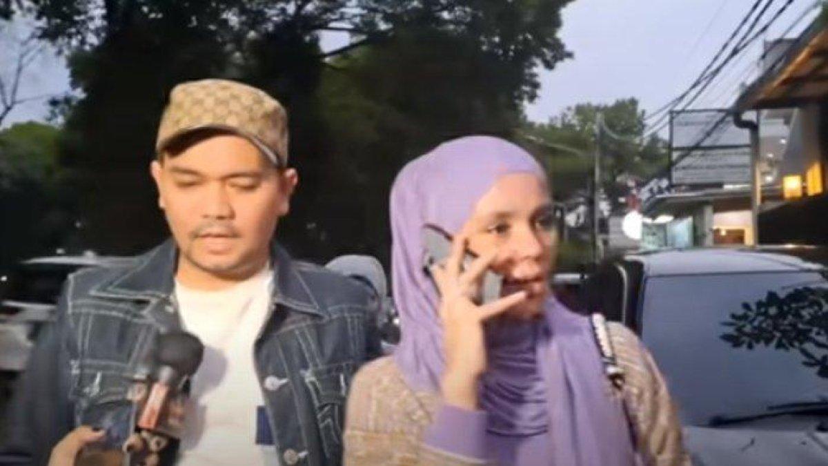 Indra Bekti dan Aldila Jelita bereaksi soal penolakan rujuk dari sang mama.