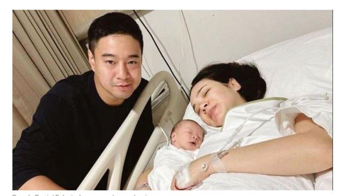 Ini adalah potret lengkap keluarga kecil Pamela Bowie.