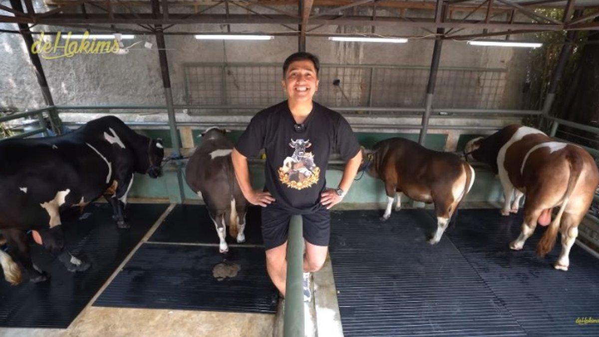 Irfan Hakim berkurban 4 sapi yang bobotnya mencapai 1 ton per ekor.