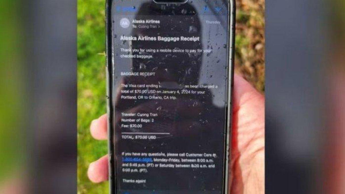 Iphone penumpang pesawat Alaska Airline masih utuh usai jatuh dari ketinggian 5.000 meter