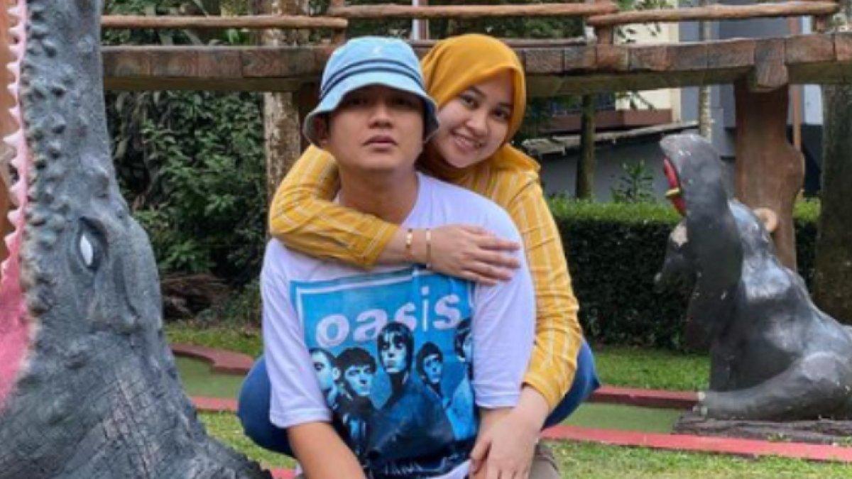 Istrinya hamil, Aldi Taher yang ngidam makan buah menteng