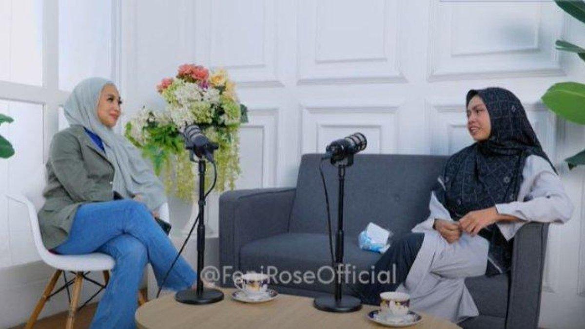 Jane Abel saat bersama Feny Rose.