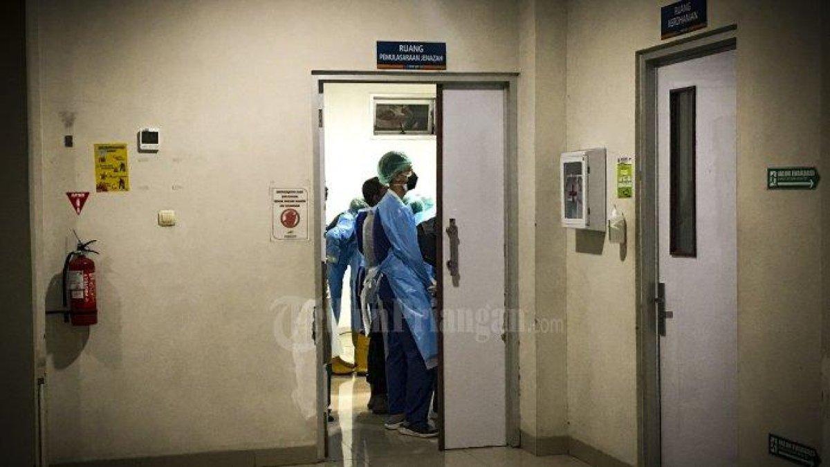 Jasad perempuan muda yang ditemukan tewas di sebuah kamar indekos di wilayah Kelurahan Linggajaya, Kecamatan Mangkubumi, Kota Tasikmalaya, Jawa Barat pada Rabu (16/8/2023) lalu, telah menjalani autopsi hari ini, Jumat (18/8/2023) di di RSUD Singaparna Medika Citrautama (SMC).
