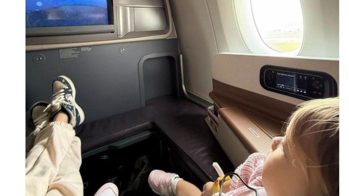 KENCAN ROMANTIS JENNIFER COPPEN DAN JUSTIN HUBNER - Tak sendirian, Jennifer membawa serta sang buah hati, Kamari dalam perjalanan ini. Setelah pertandingan, ia tak langsung kembali ke Indonesia. 