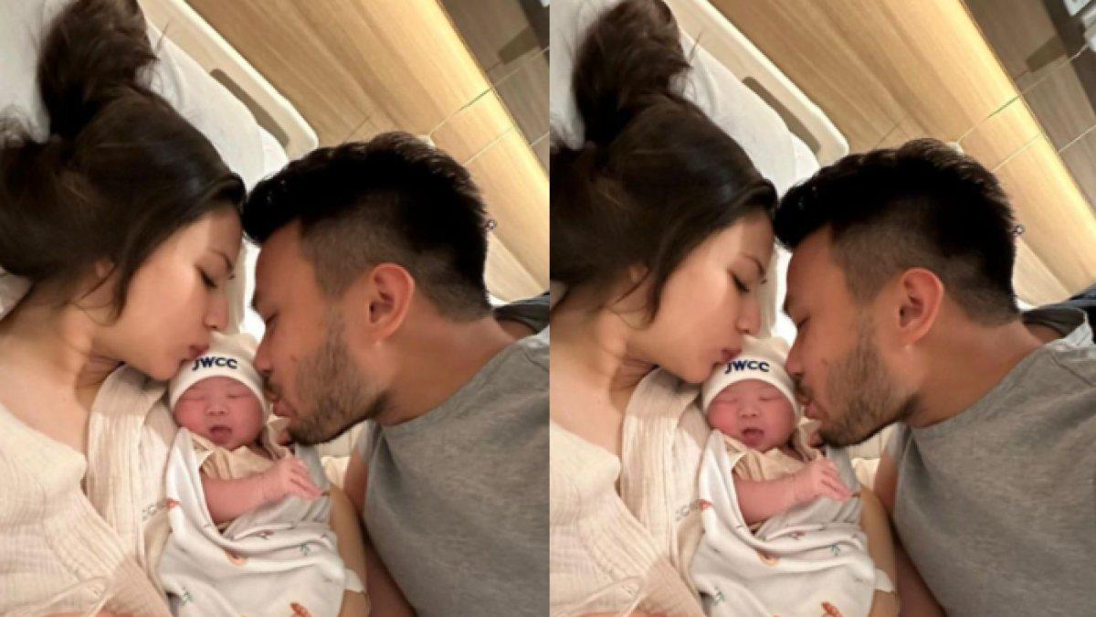 Jessica MiIa dan Yakup Hasibuan kompak mencium buah hati pertama mereka