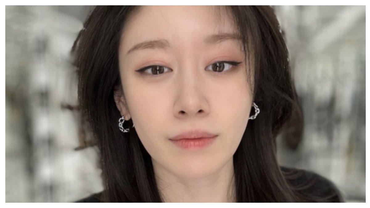 JIYEON T-ARA AKHIRNYA AKTIF DI MEDIA SOSIAL SETELAH PERCERAIAN - Jiyeon T-ara Kembali ke Media Sosial! Usai 4 Bulan Bercerai, Fans Soroti Perubahannya!