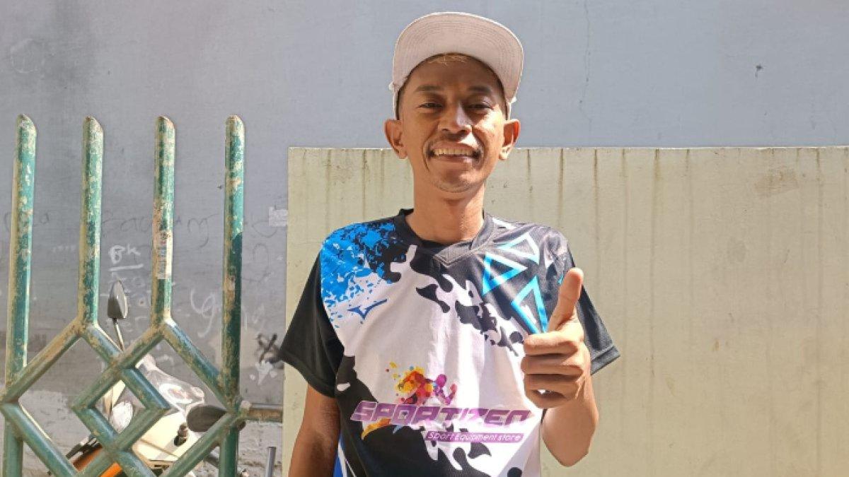 Johan, sopir bajaj viral mahir bahasa Inggris.