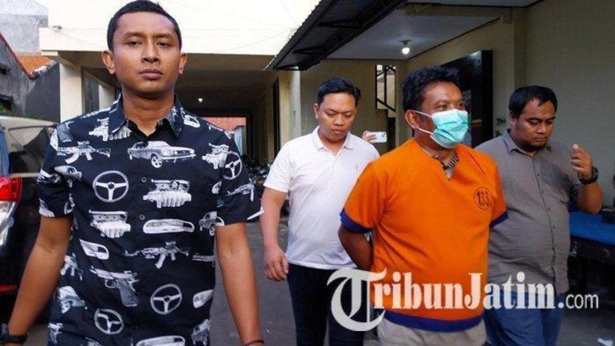 JUDI ONLINE - Joko Suyoto, ayah penyanyi cilik kondang asal Banyuwangi berinisial FP, ditangkap dan ditahan di Polresta Banyuwangi, Selasa (10/6/2025). Ia ditangkap karena tuduhan main judi online.