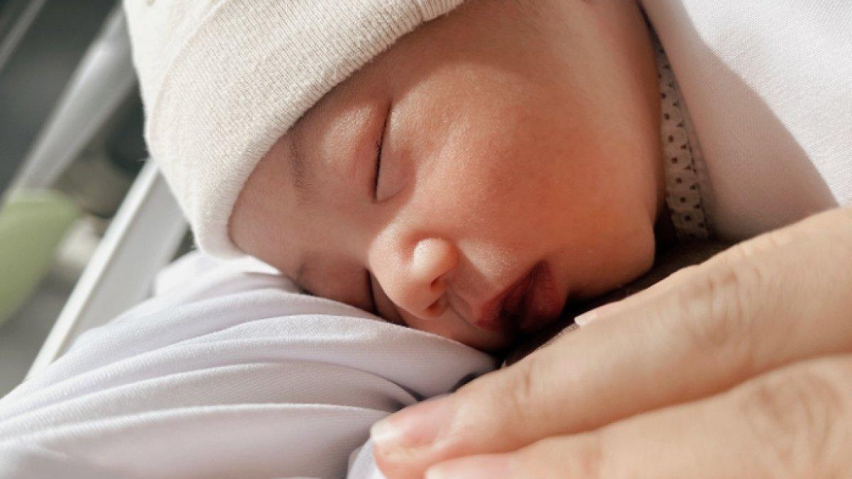Joshua Suherman dan Clairine Clay beri nama anak mereka Elio B Suherman