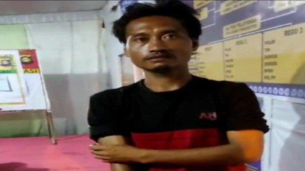 Jumadi pemudik jalan kaki dari Sorolangun Jambi ke Lubuklinggau saat mampir di Pos Polres Muratara, Minggu (14/4/2024)