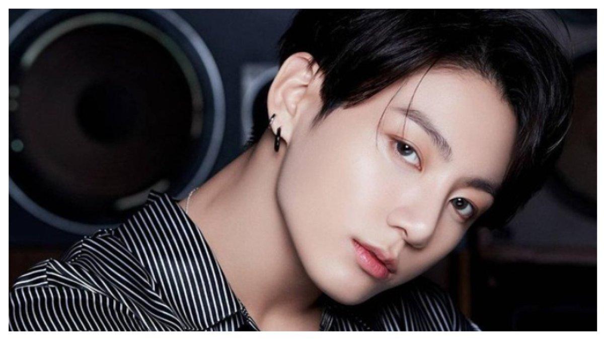 JUNGKOOK BERHASIL BIKIN FANS TERKEJUT DENGAN FOLLOWERSNYA YANG MEROKET - Luar Biasa! Jungkook mencetak rekor sebagai artis Asia tercepat yang meraih 17 juta followers di Spotify, bukti dominasinya di dunia musik!