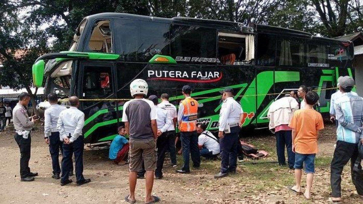 KNKT melakukan inspeksi bus Putera Fajar di Terminal Subang, Minggu (12/5/2024) sore. Bus ini mengalami kecelakaan pada Sabtu (11/5/2024) malam.