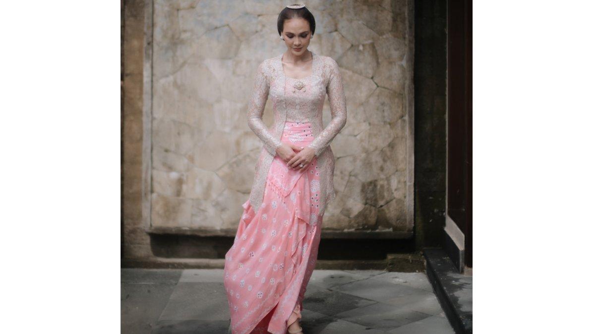 Sebelum melangsungkan akad nikah Luna Maya dan Maxime sempat melakukan melukat.
