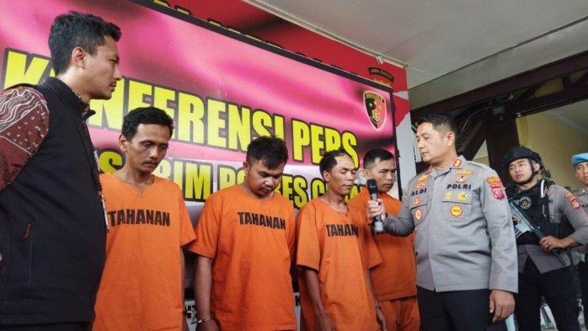Kapolres Cimahi AKBP Aldi Subartono saat meminta keterangan pelaku pencuri motor.