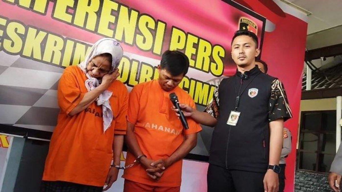 Kasatreskrim Polres Cimahi, AKP Luthfi Olot Gigantara saat menginterogasi pelaku pencurian