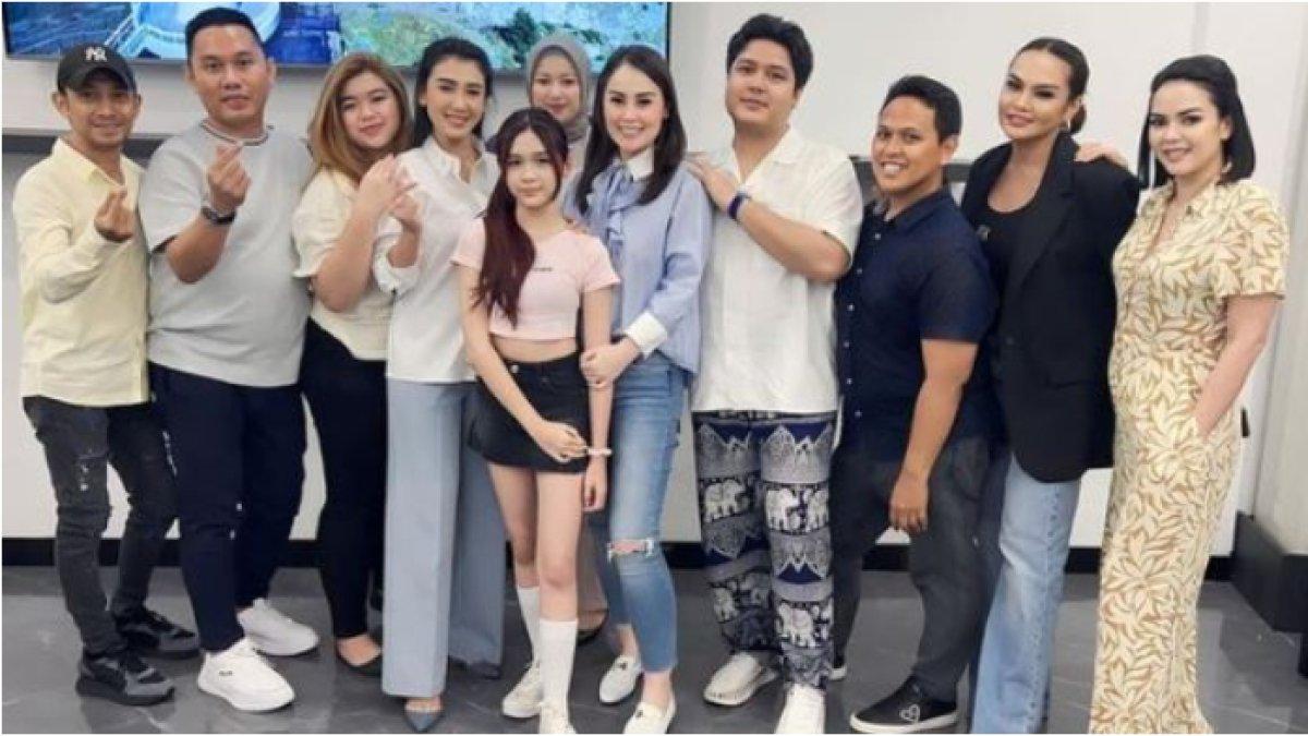 Kebersamaan Jennifer Dunn dan putri sulung di hari ulang tahunnya