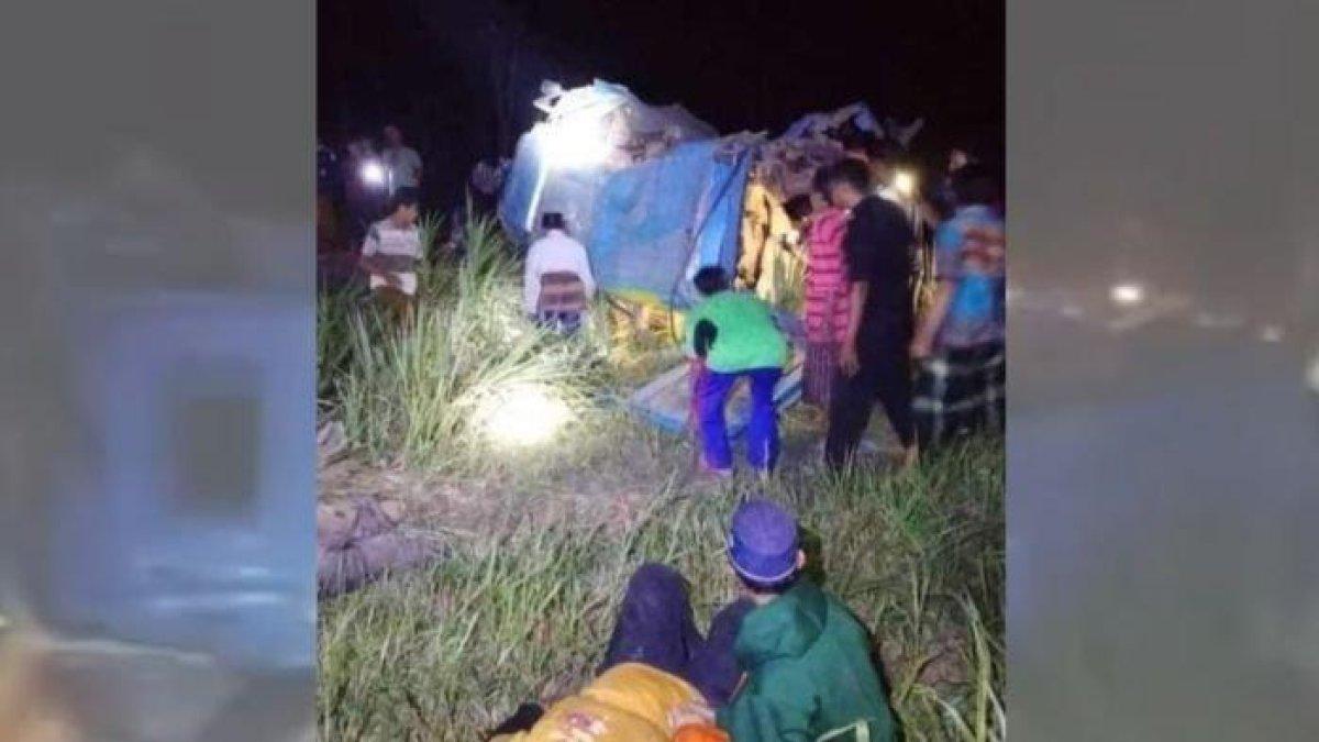 Kecelakaan maut Kereta Api vs Elf, terjadi di Dusun Prayuana, Desa Ranupakis, Kecamatan Klakah, Kabupaten Lumajang, Jawa Timur pada Minggu (19/11/2023) malam.