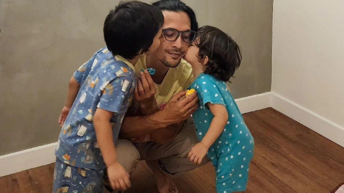 Kedekatan Edward Akbar dengan dua anaknya.