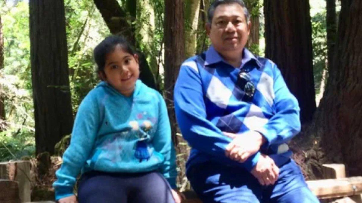 Kekompakan Almira dan SBY kenakan outfit warna senada