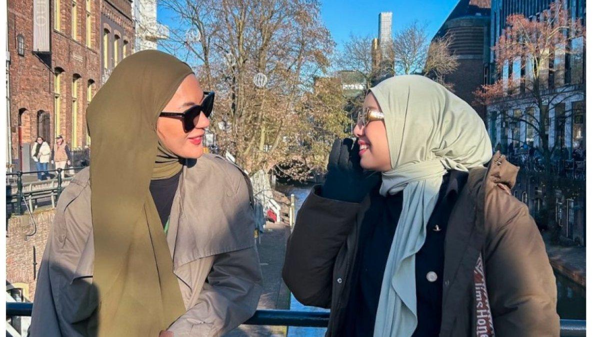 Kekompakan Paula dan Tya memberikan pelajaran tentang pentingnya menjaga hubungan persahabatan di tengah kesibukan.