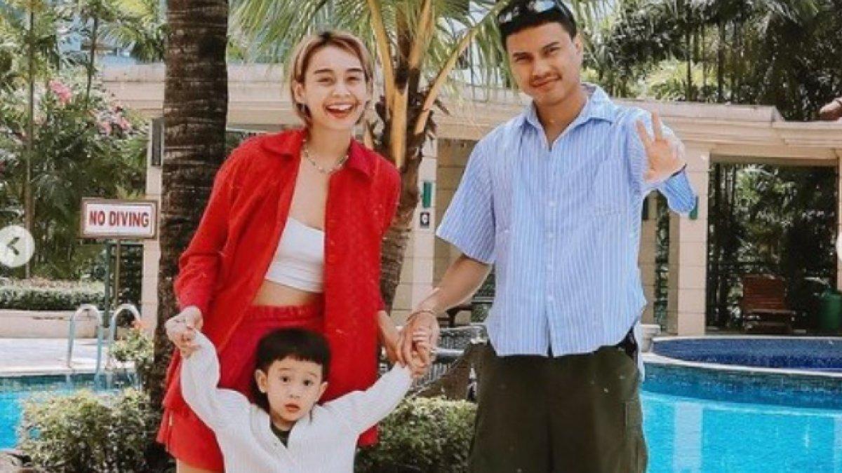 Keluarga kecil Conchita Caroline