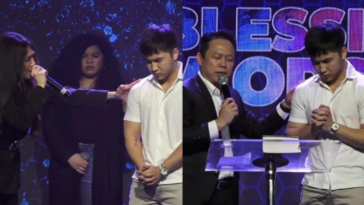 Kenzo sempat pula mengunggah momen haru saat beribadah