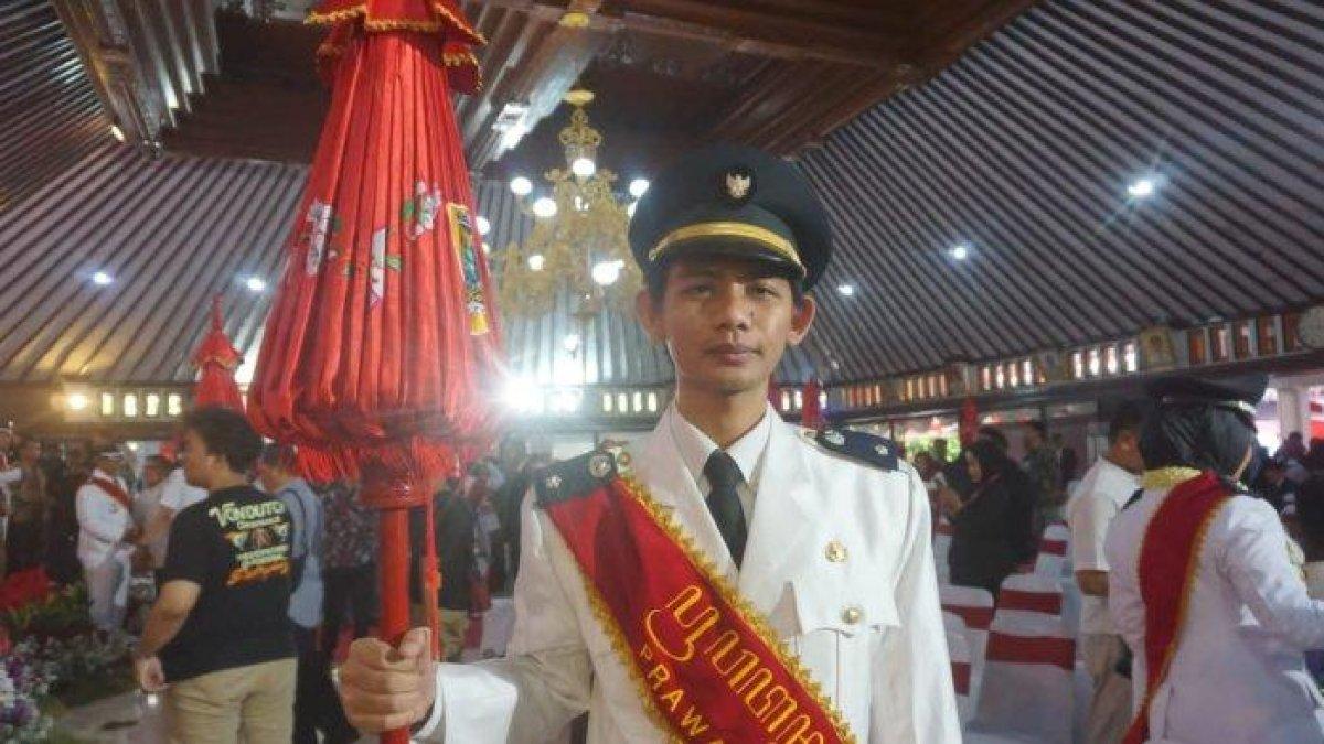 Kepala Desa Prawatan, Sabiq Muhammad yang baru berusia 25 tahun saat dilantik di Pendopo Pemerintah Kabupaten Klaten, Rabu (27/9/2023)